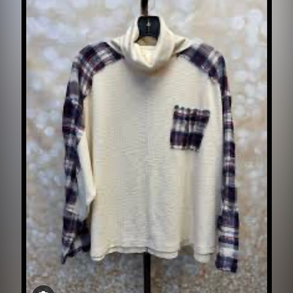 POL Tops - POL White and Plaid Long Sleeve Top